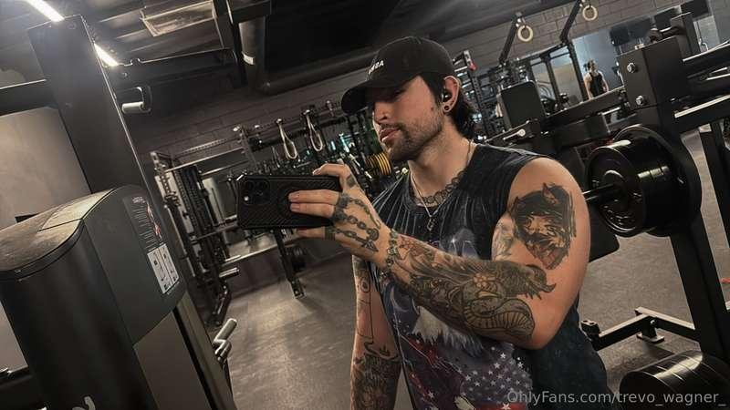 just wanted to say hi 🖤 SAY IT BACK 🫵🏼