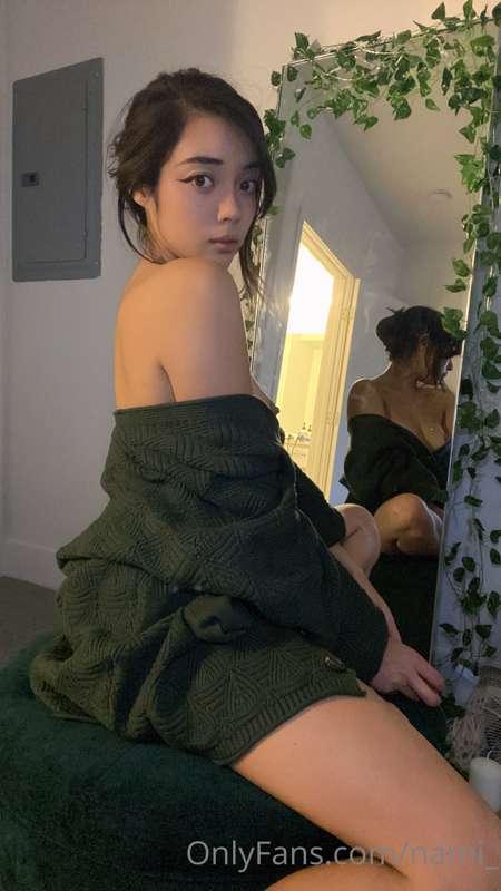 Hello there! 🥰 Looks like a little someone is trying to peek..
