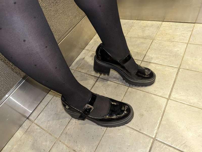 Like my new shoes? 