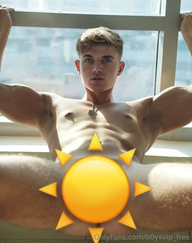 Have you seen any time a blond in the golden hour? 🔥☀️ that’..