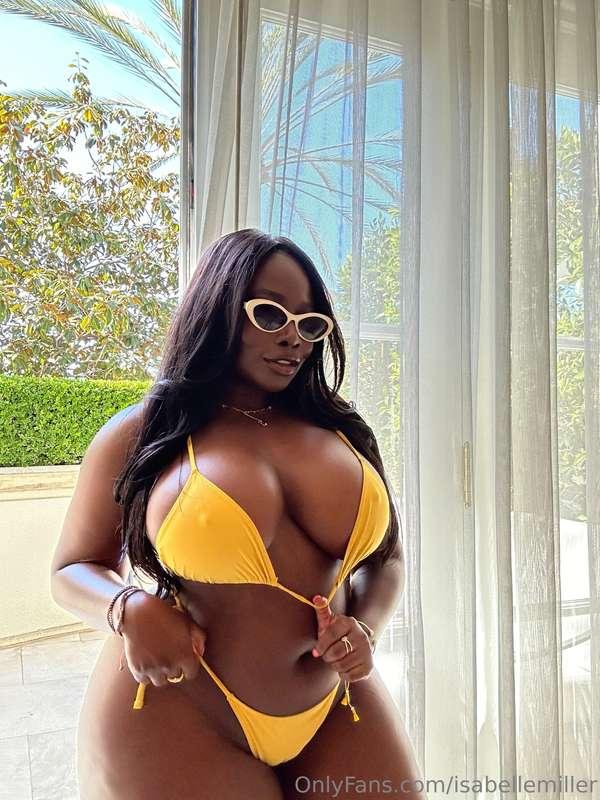 Is it me or is it getting hotter rn? 🔥
