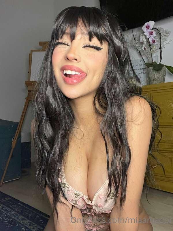 You think I can light up a room with my smile boo? 👉👈