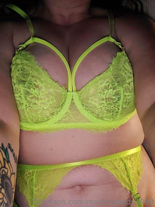 Playing with myself waiting for my fiance to get home the ot..