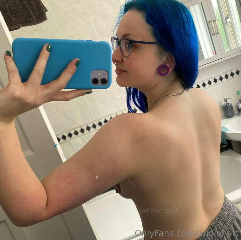 muscle mommy at the ready 😳