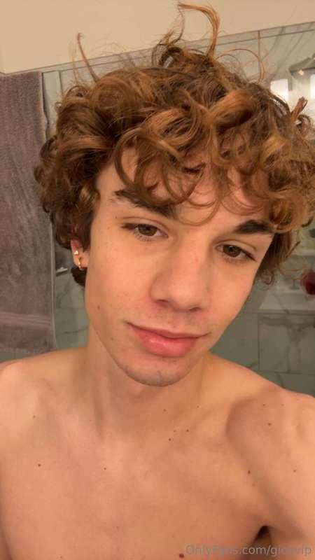 Need a shower buddy 🚿🚿🤭🤭