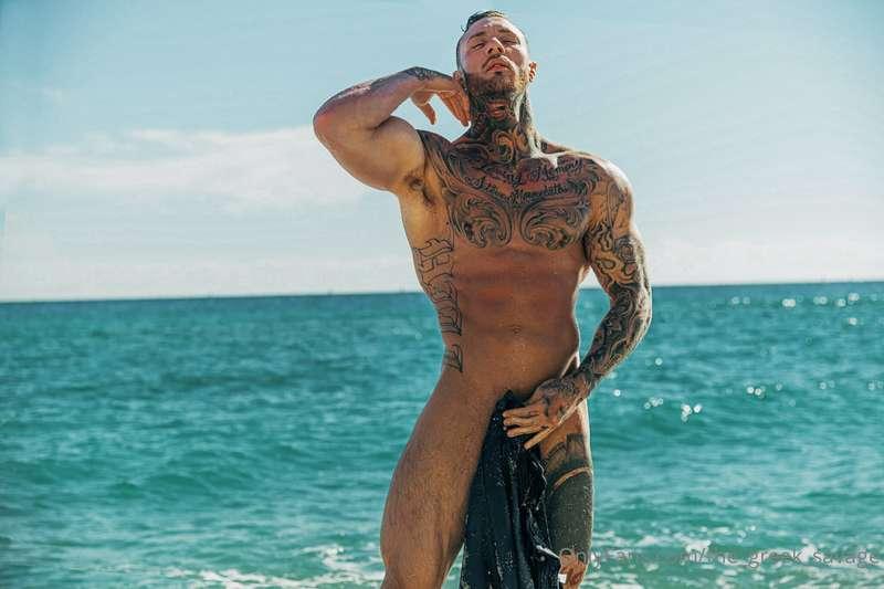 Do you prefer swimming in the ocean or the pool 😏