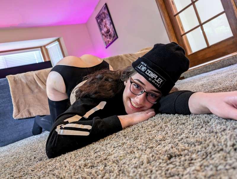 Going from cute to thicc slut in just one swipe ➡️