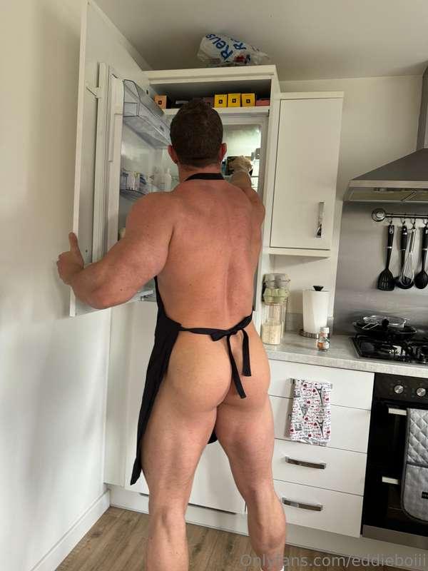 The naked chef 😏