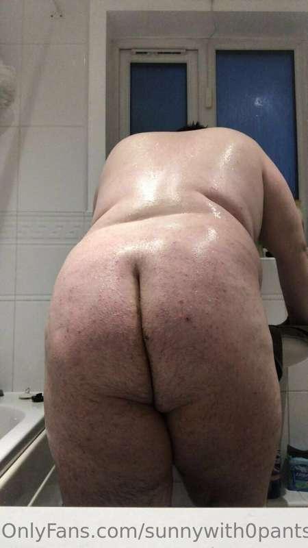 Some post shower pics that show my best assets 🤣🖤