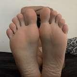worship_toms_feet
