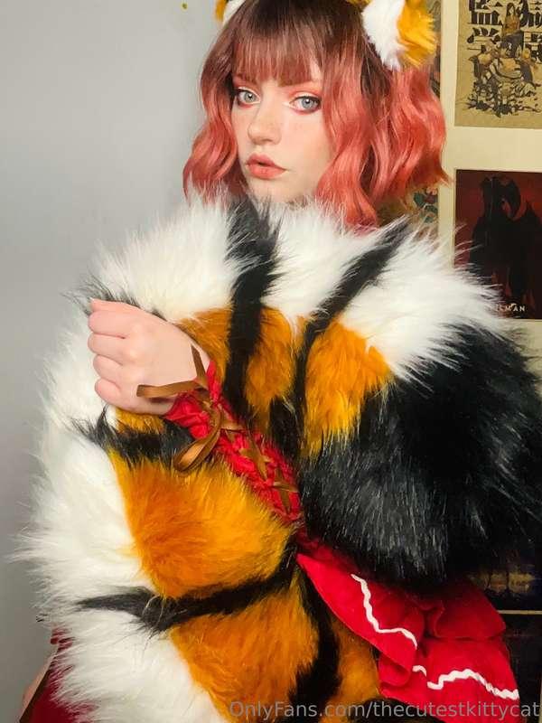 Fluffy tiger girl 🐯