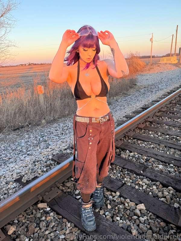 Sunkissed ☀️ about to be cum-kissed...?
