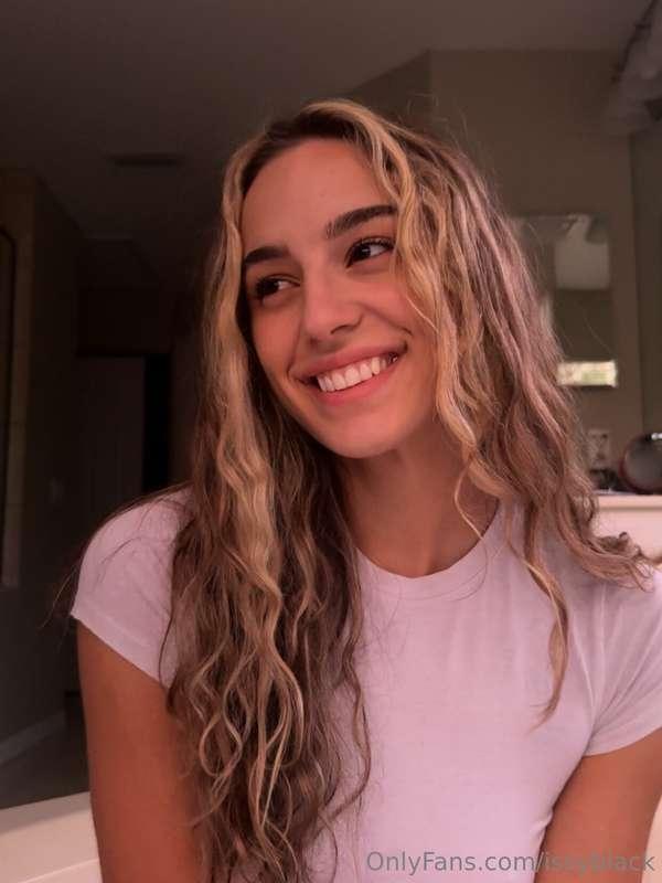 Happiness looks good on me. ✨