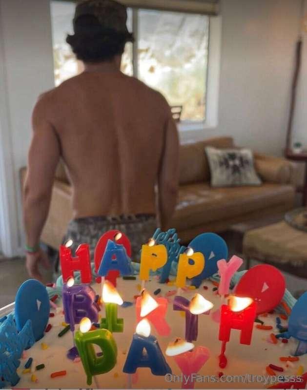 Hey guys, it's my damn birthday!🎉🔥 My hard surprise for you?..
