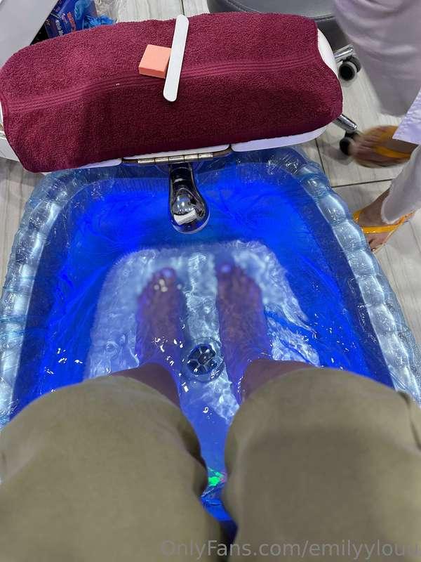 What color toes should I do daddy? 👅 Message me if you want ..