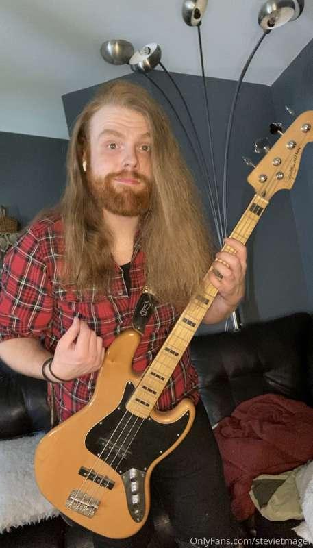 Oh hey it’s me your grungy boyfriend! What’s that? You wanna..