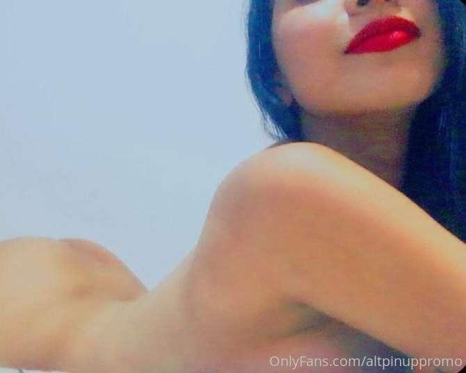 Aye Mami! 😍 https://onlyfans.com/latinagirl15?rec=71903386