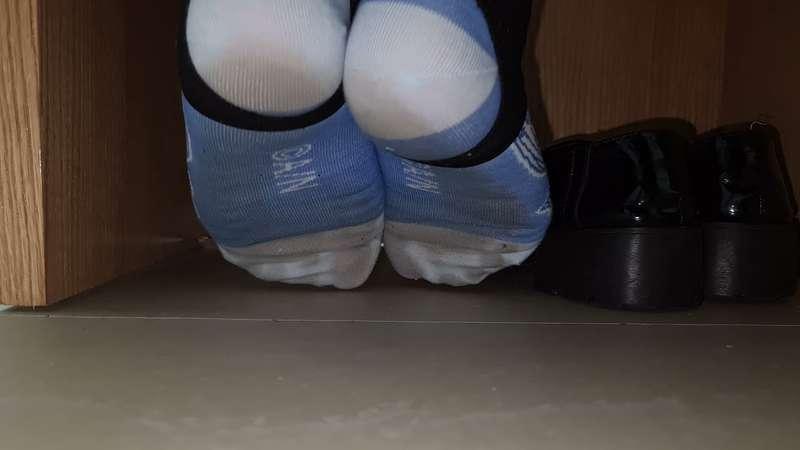 Dirty Hakase Fuyuki Socks Under Desk