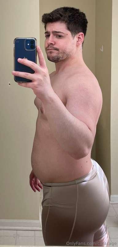 A better angle of my ass in these 😳😩