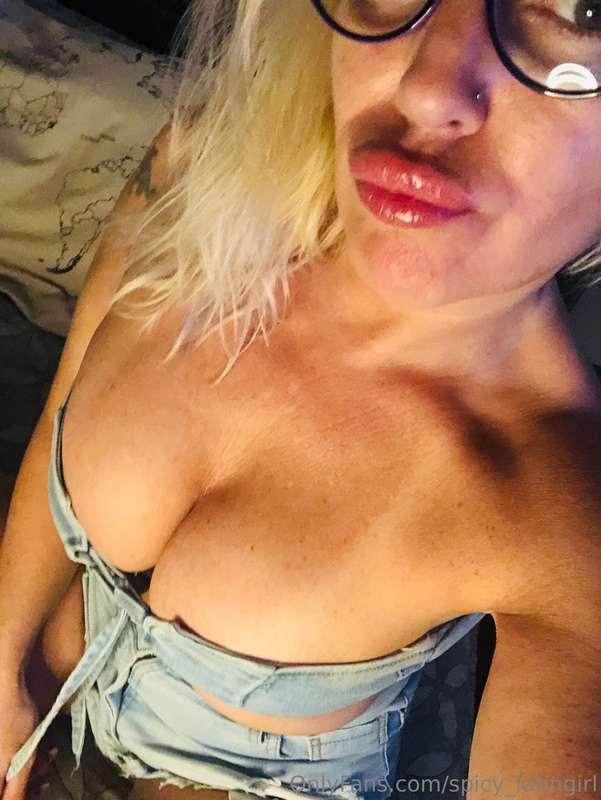 U like this look?👅