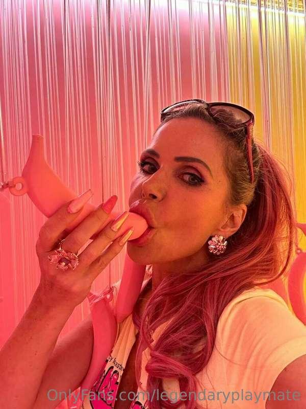 THIRSTY THURSDAY!!   Are you thirsty for BJ 🍆 content? Me to..