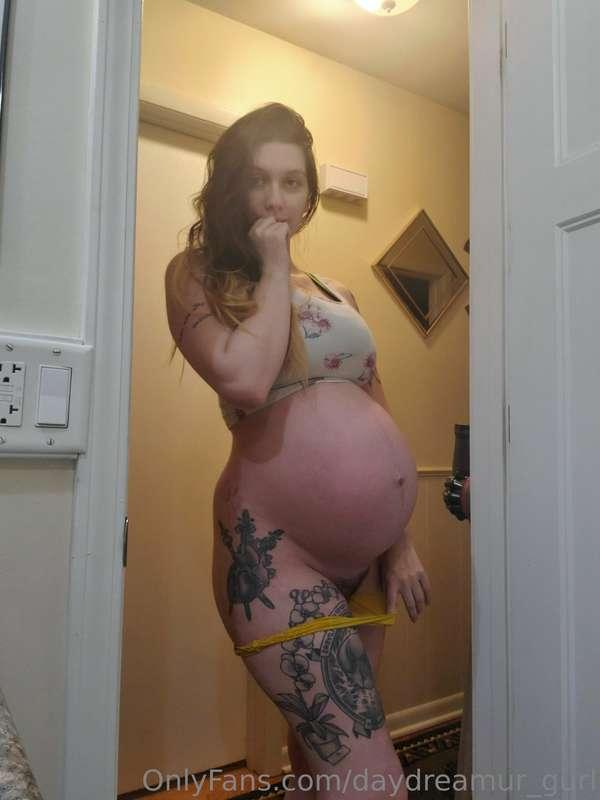 Also hello 👋
I am very very pregnant still, feeling like a w..