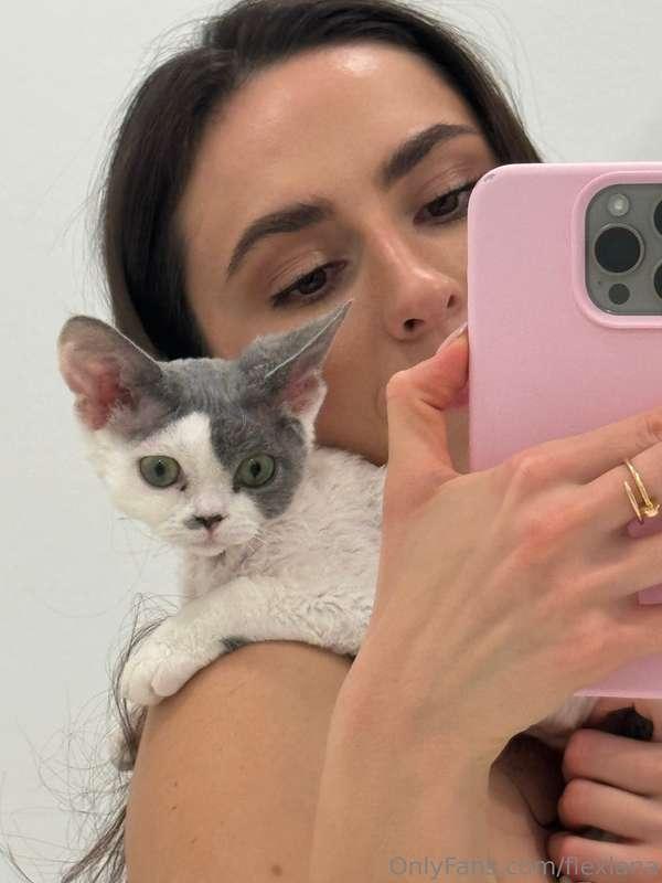 meow meow 😻😸