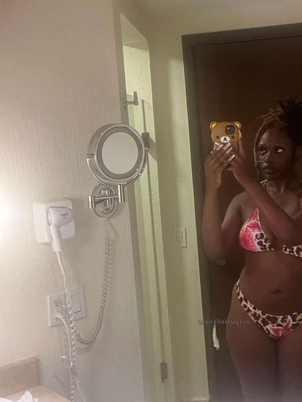 mirror pictures cause im pretty &amp; a lil conceited🪞🥥💕
⟡ #ebony #fyp #bigboobs #bikini ⟡