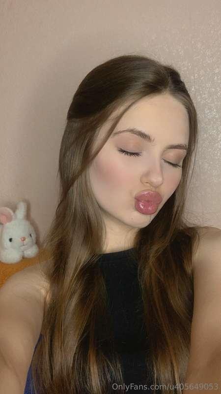 Hi there!😚 I'm so glad I'm here with you guys now😊