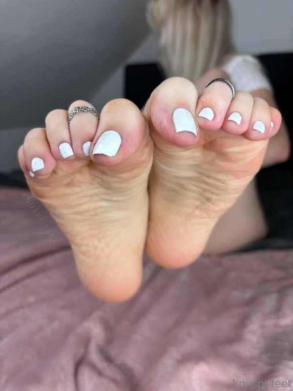knuspi-feet image #1