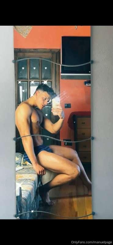 These pectorals are waiting to be licked well 😜🔥👅 you’ll fin..