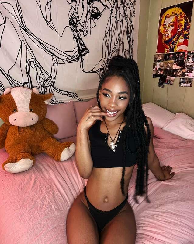 happy thanksgiving! 🦃💕 do you have room for dessert 😏