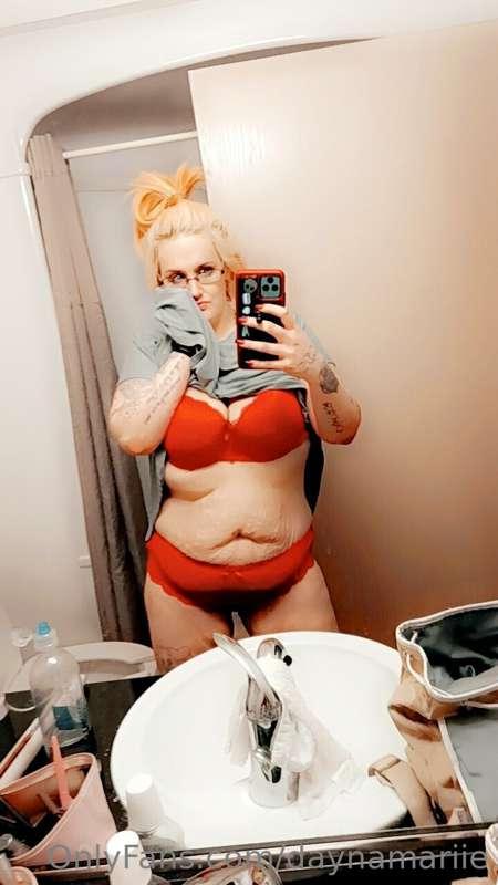 Oh yeah it's sexy under here lol stretch marks & all lol
