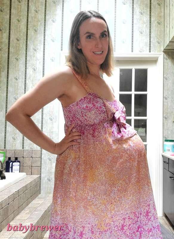 ❤️‍🔥 Happy MILF Monday ❤️‍🔥 

A lovely fan commissioned several maternity photos recently, and it was so nice to look pregnant again... complete with some braxton-hicks contractions! 😖🤰 

#pregnant #maternity #dresses #blondemilf #bigbelly #bigboobs #milf #contractions #sfw #fyp