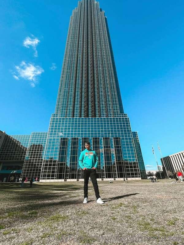 That’s a tall building 🏙️