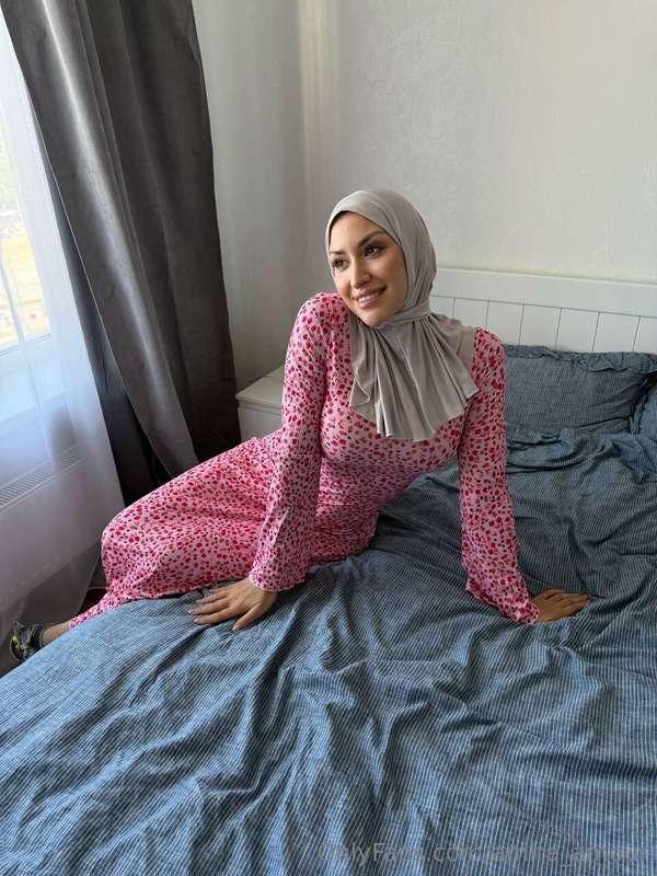 Sometimes a soft bed pulls to get a good night's sleep! 😴 Es..