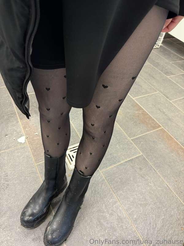 Was könnte ich bloß darunter an haben? 🤔😈