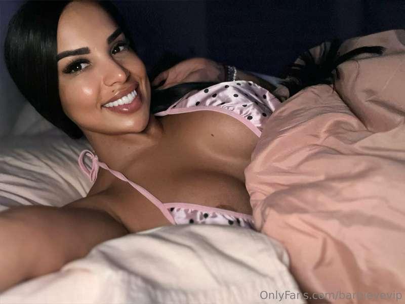 Good morning 🩷 I'm open to custom content and videocalls! DM..