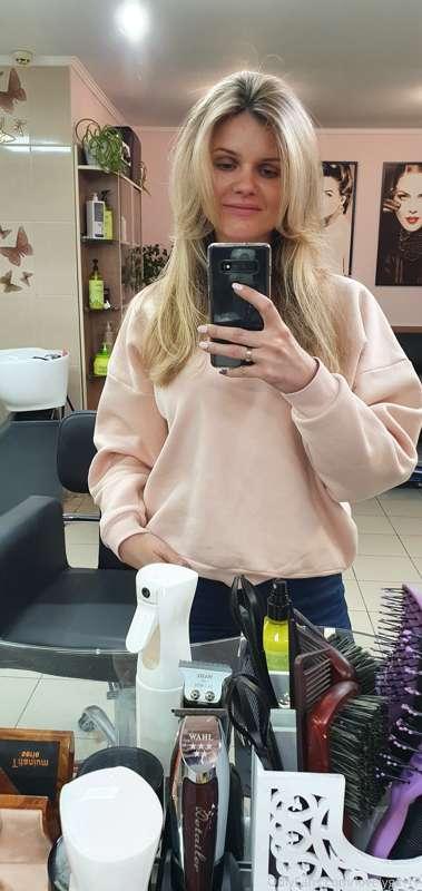 Do you like blondes or brunettes more?)