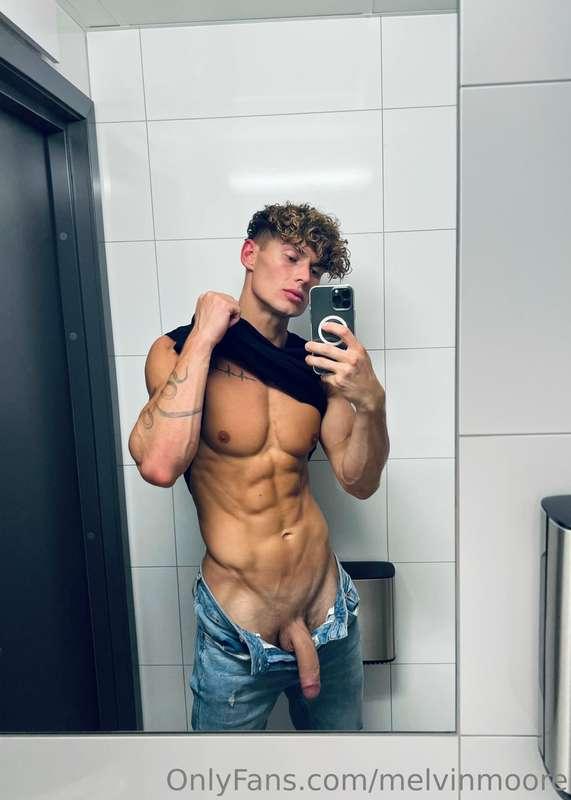 Sometimes I don’t wear underwear… Ops! 😉😋