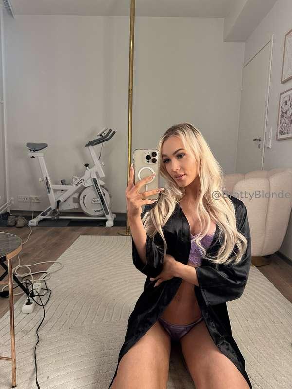 Which home outfit is the sexiest? Or are clothes completely ..
