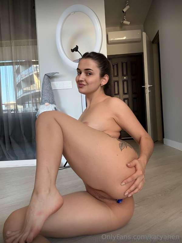 𝐅𝐑𝐄𝐄 𝐒𝐔𝐁 @daisy_bensonCrazy beauty @daisy_benson😻 Dick tamer..