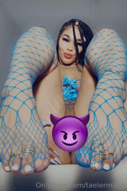 Flexible and ready to take cock when/wherever ;)