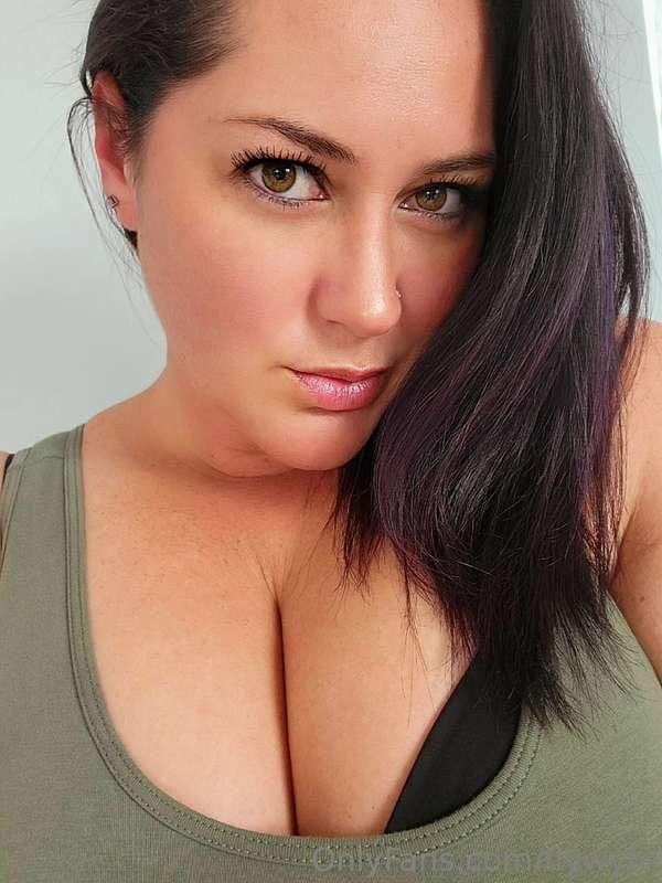 Hi boys 💜  I know it's been a while.  ♡ Flywyfe ♡