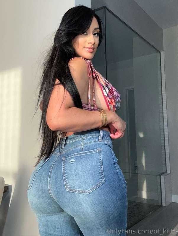 the more you stare, the hotter i get 🔥