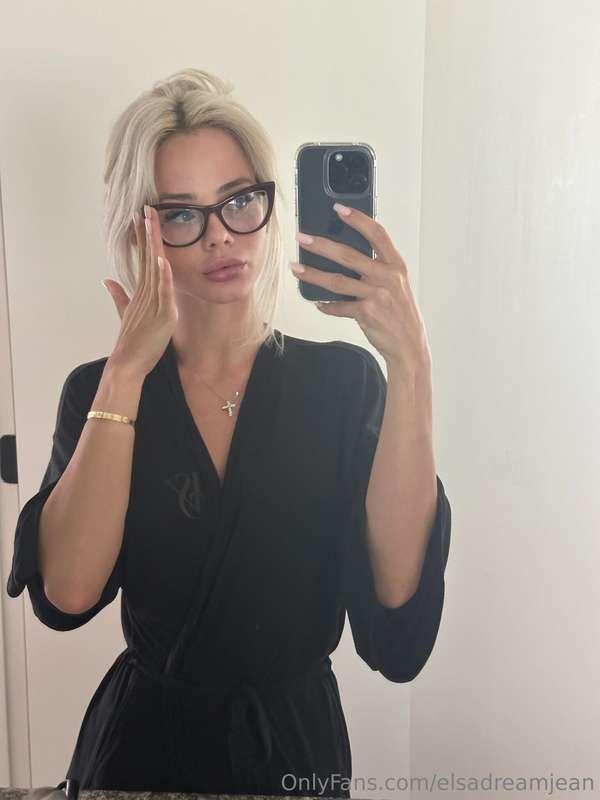Do glasses stay on during sex or take them off?👀