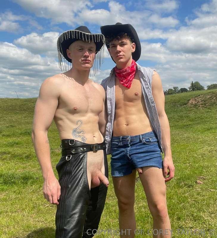 Last few pics of me and @benjijacobs being vers brokeback co..
