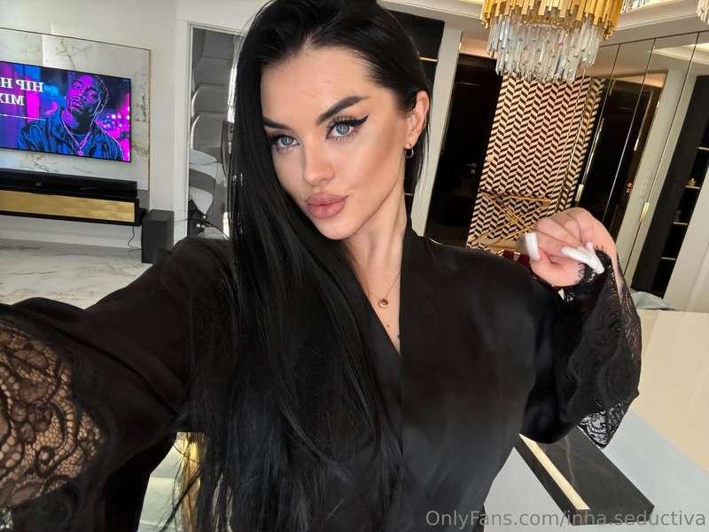 It's Thursday and I feel so good at home 💖 It's clean, cozy,..