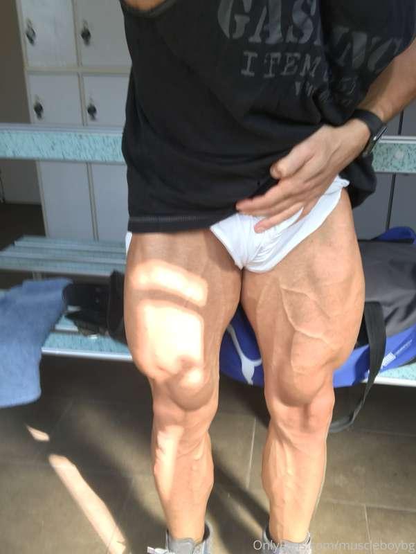 yeah I know..I have got a serious problem with this leg feti..
