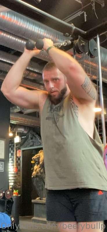 Sniff my sweaty Testo pits and blow 😜👍 #pits #sweatyguy